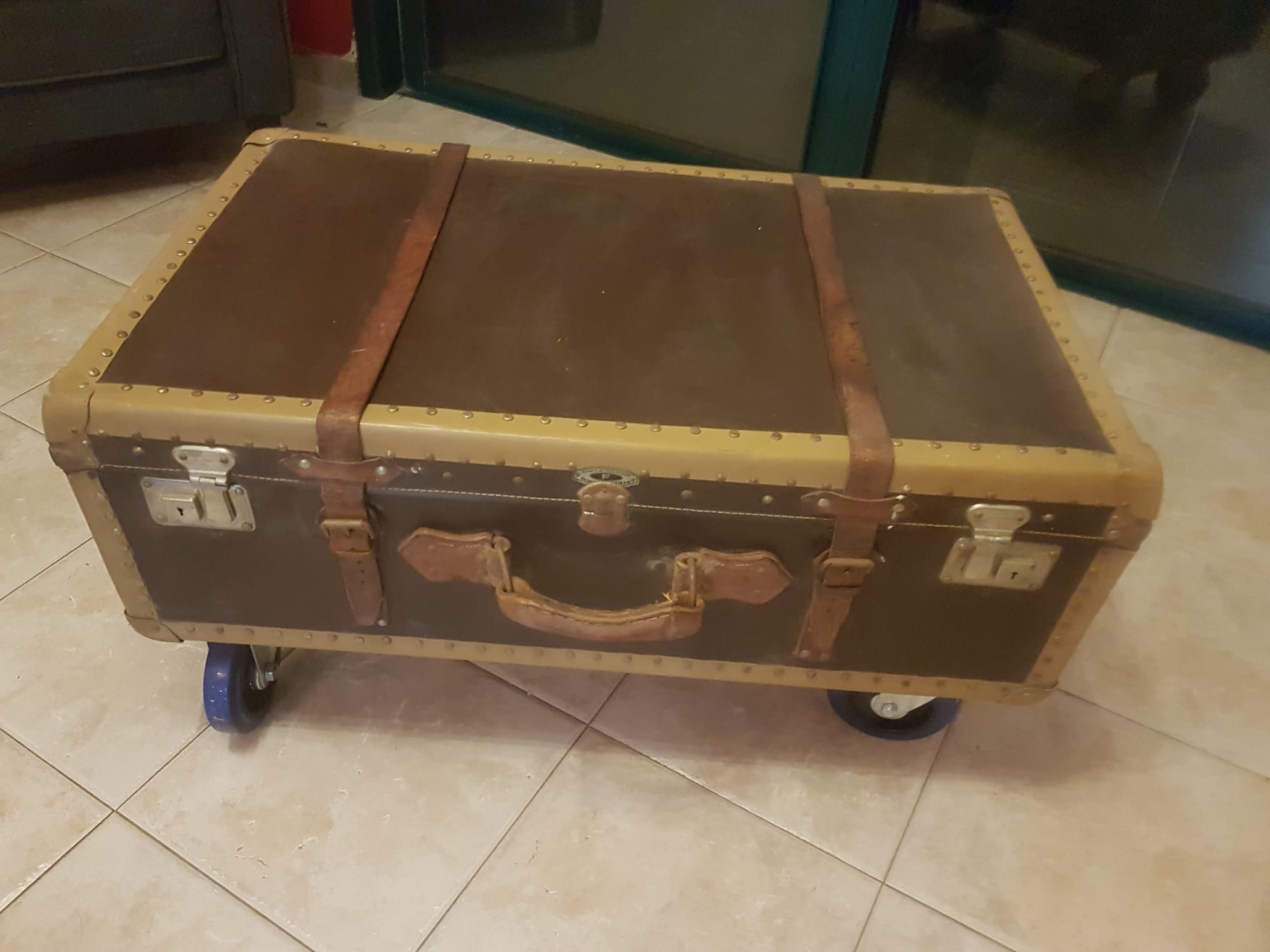 שולחן מזוודה