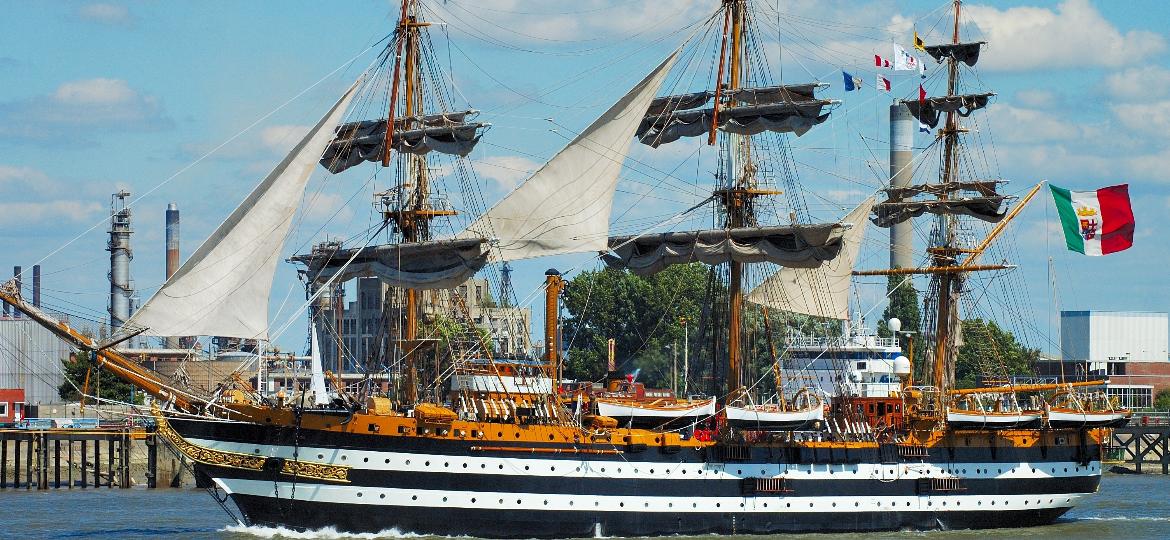 Navio italiano chamado de 'o mais bonito do mundo' passará pelo Brasil