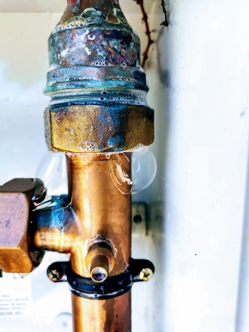 URGENCIAS EN COMUNIDADES, VIVIENDAS Y LOCALES