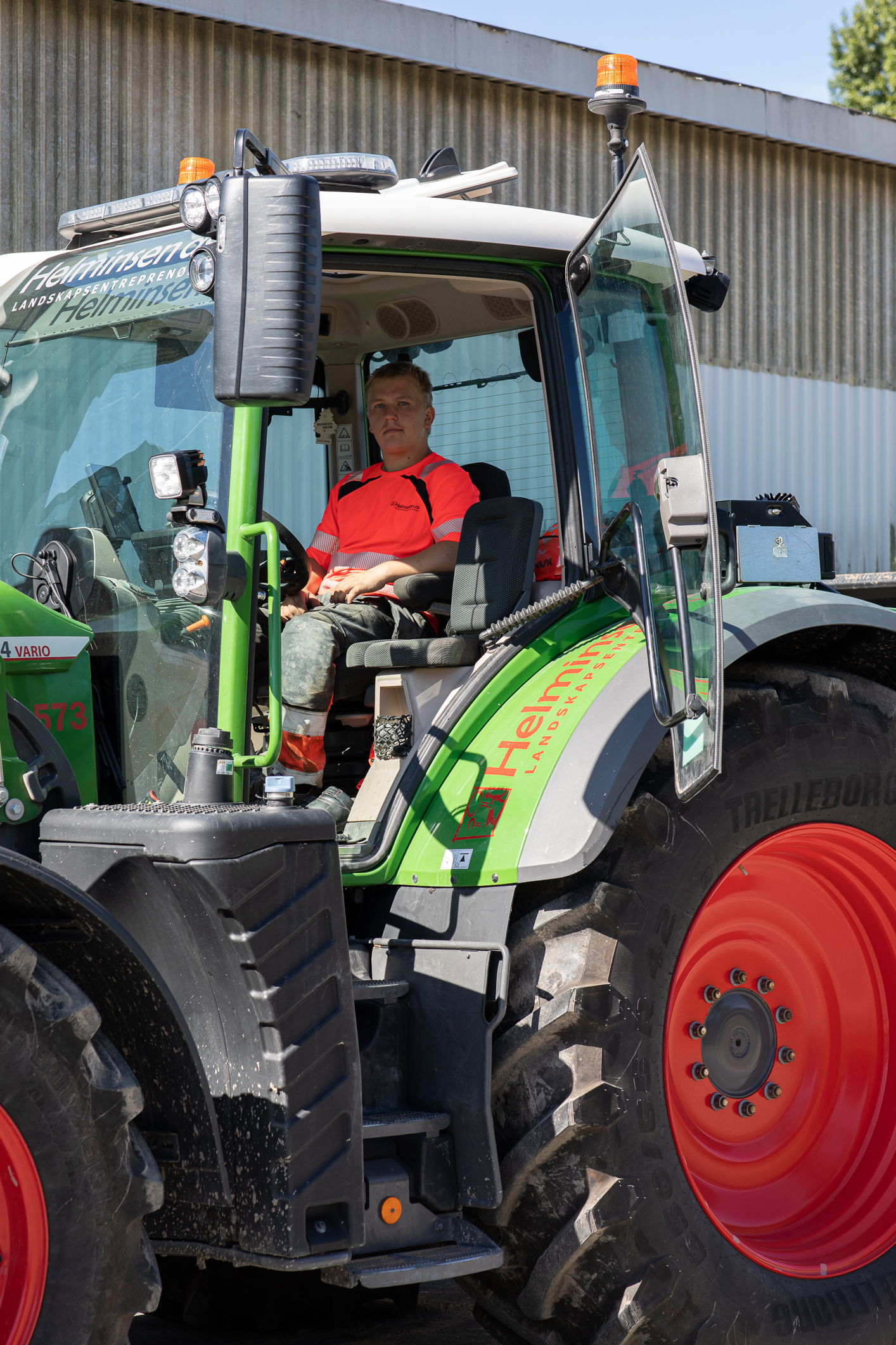 Vi har en stor og moderne maskinpark for store og små oppdrag