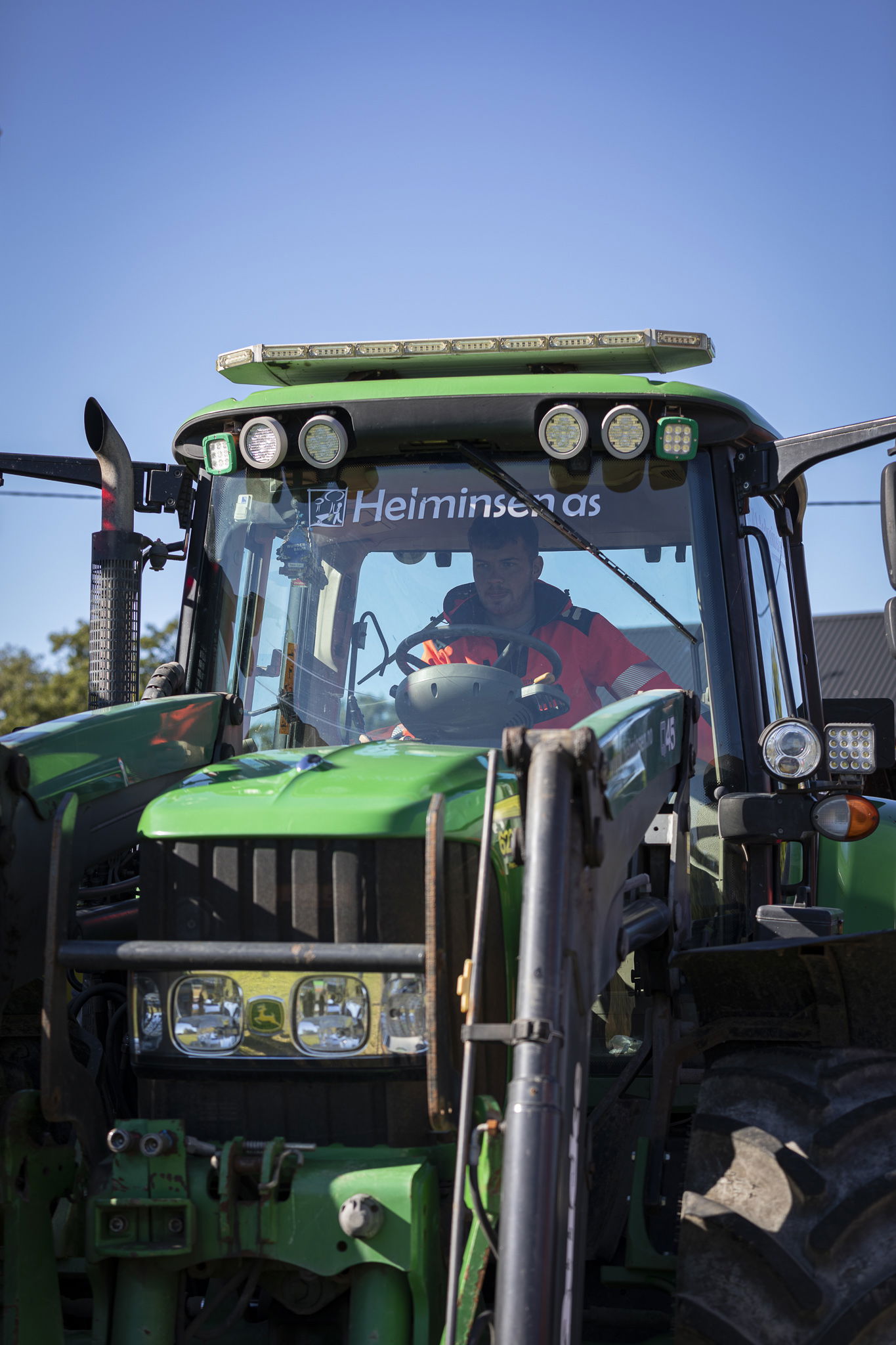 Vi har en stor og moderne maskinpark for store og små oppdrag