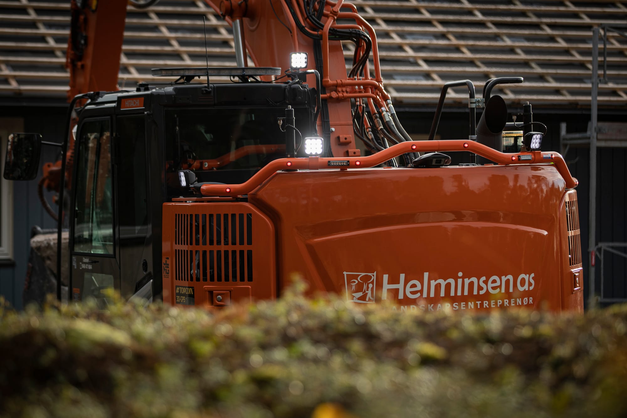 Vi har en stor og moderne maskinpark for opparbeiding av utearealer