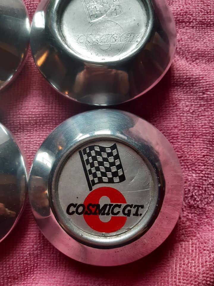 Cabochons et pièces automobile