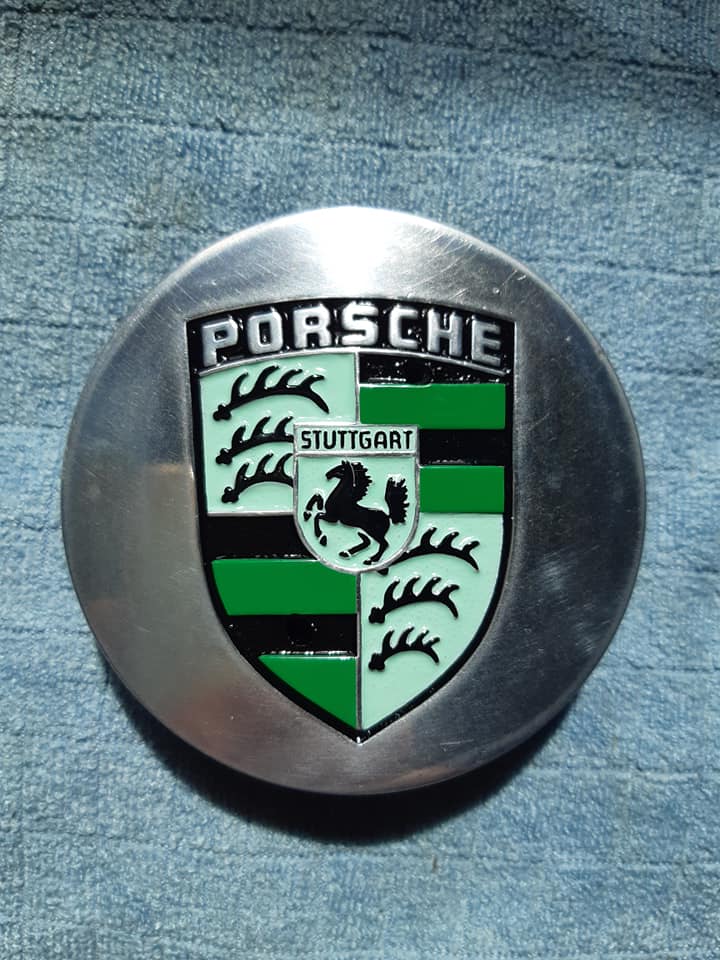 Cabochons et pièces automobile