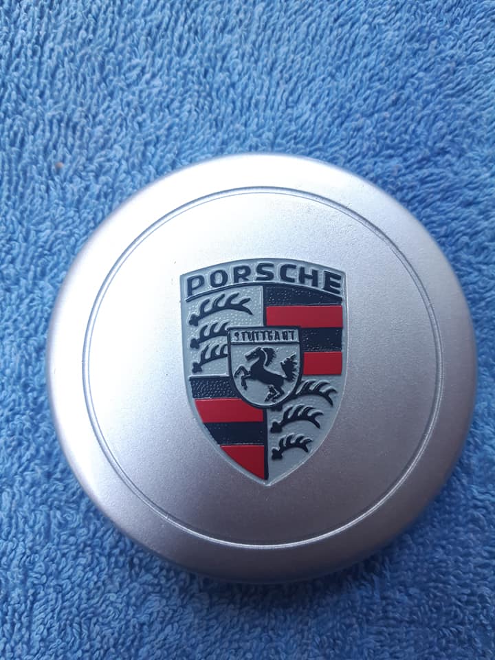 Cabochons et pièces automobile