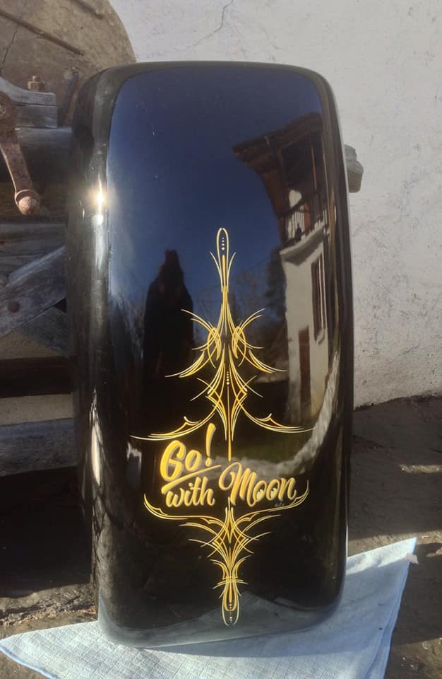 Cabochons et pièces automobile