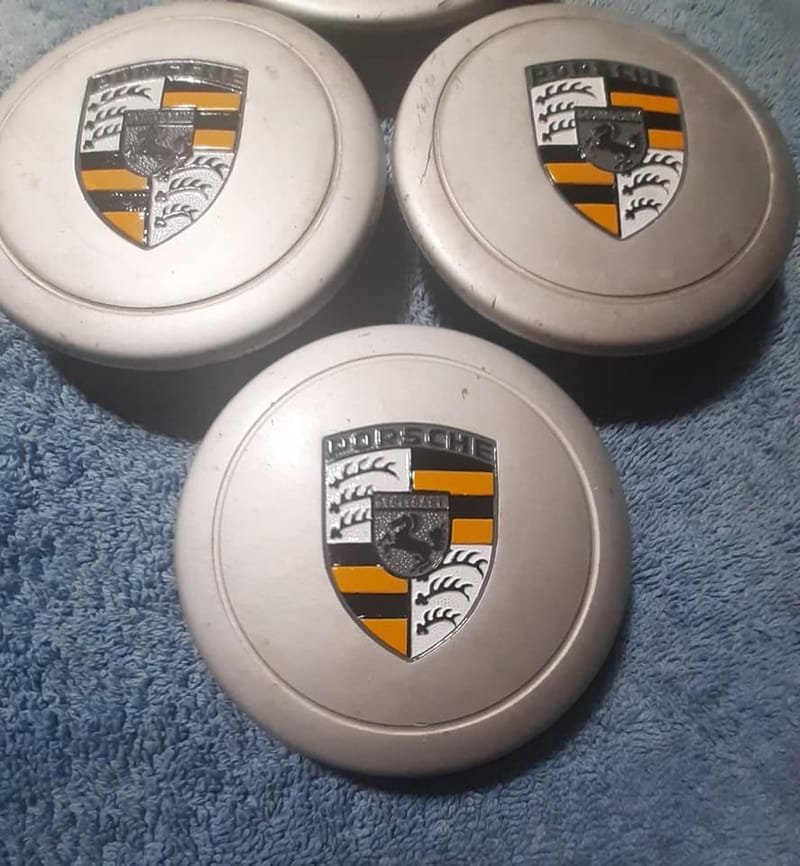 Cabochons et pièces automobile