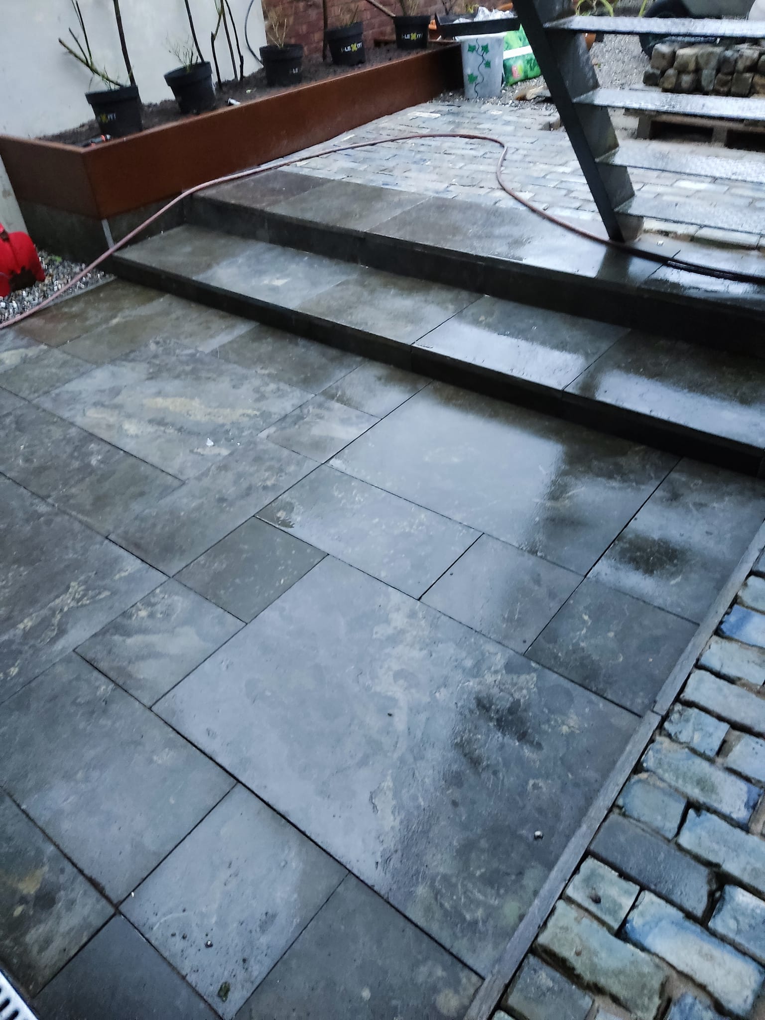 Hogedrukreiniging van steen en tegels