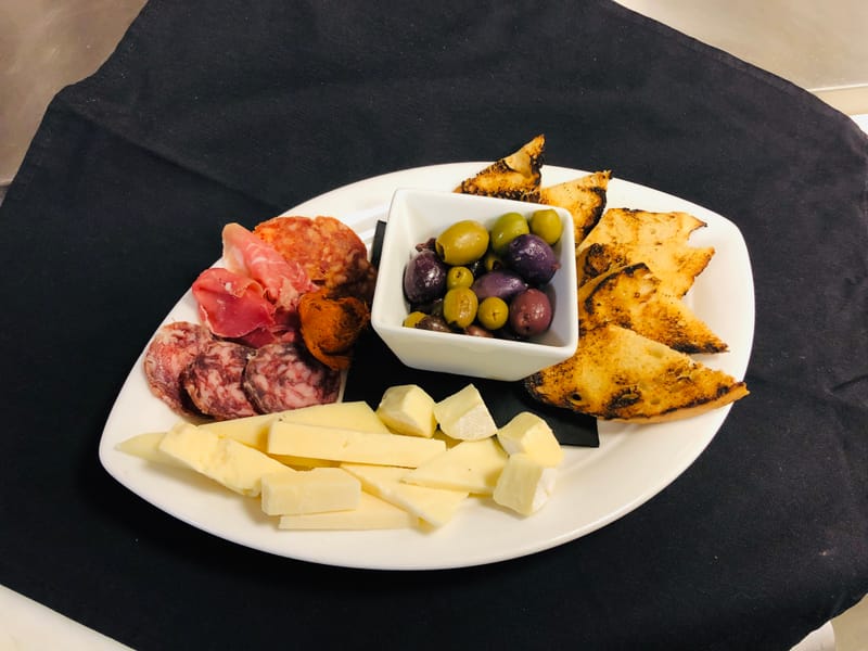 CHARCUTERIE PLATE