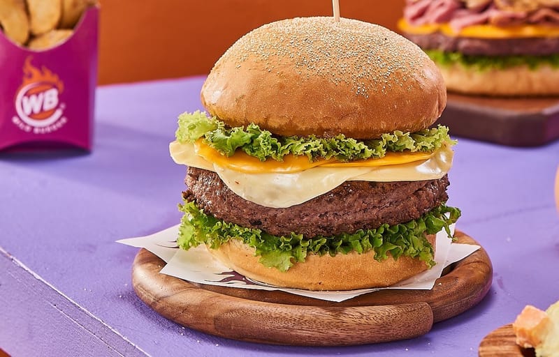 Wow Tornado Beef.....ثلاث شرائح من الجبن الشيدر والبيرجاك والجبن السويسري