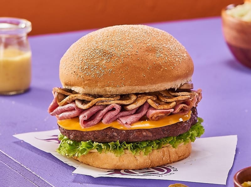 Wild Burger.....           يقدم مع بيف ستريبس والجبنة الشيدر وسوتيه مشروم الطازج