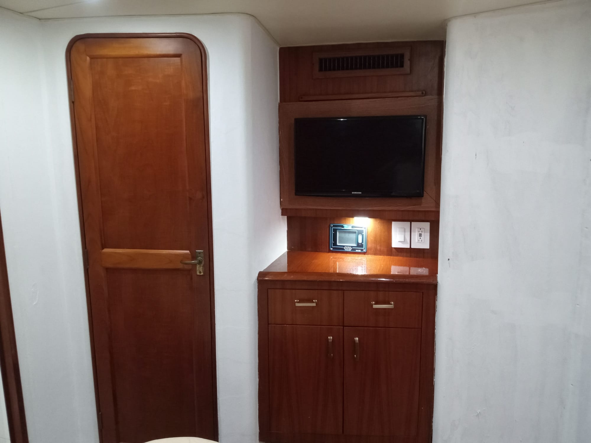 Yachts wallpaper installations & repair