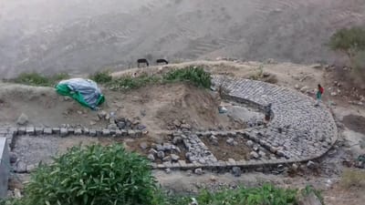 طلعــة الشَّرَف (الجزء الأعلى لطلعة المدرسـة)