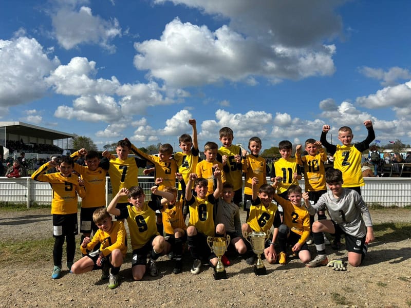 Retour en images sur les différentes tournois du weekend pour l'école de foot 📸 Challenge du Printemps - Guipavas Challenge International Adrien  Ruyet - Cave Le Pressoir Champion's Cup Rekupo 2024
