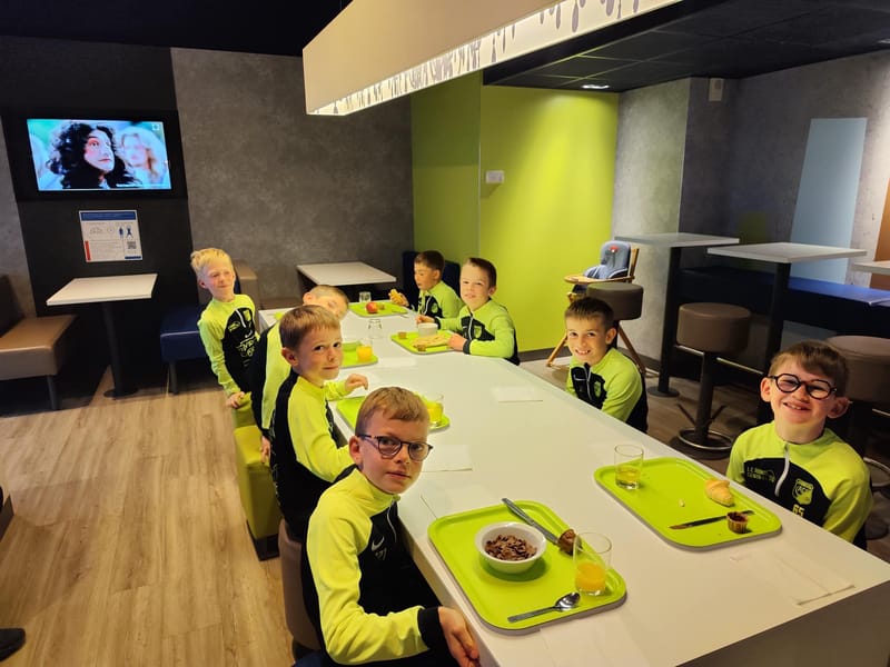 Retour en images sur les différentes tournois du weekend pour l'école de foot 📸 Challenge du Printemps - Guipavas Challenge International Adrien  Ruyet - Cave Le Pressoir Champion's Cup Rekupo 2024