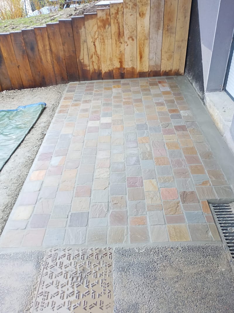 Terrasse en matière minérale