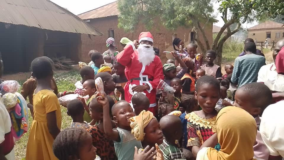 Father Christmas Spreads Joy with Gifts in Oloya/Agbopa Agbona, Oyo State, Nigeria