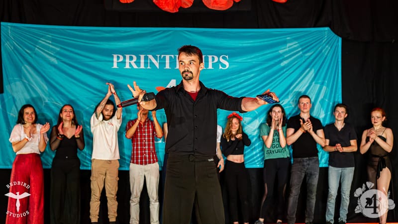 François (Redbird Studios)