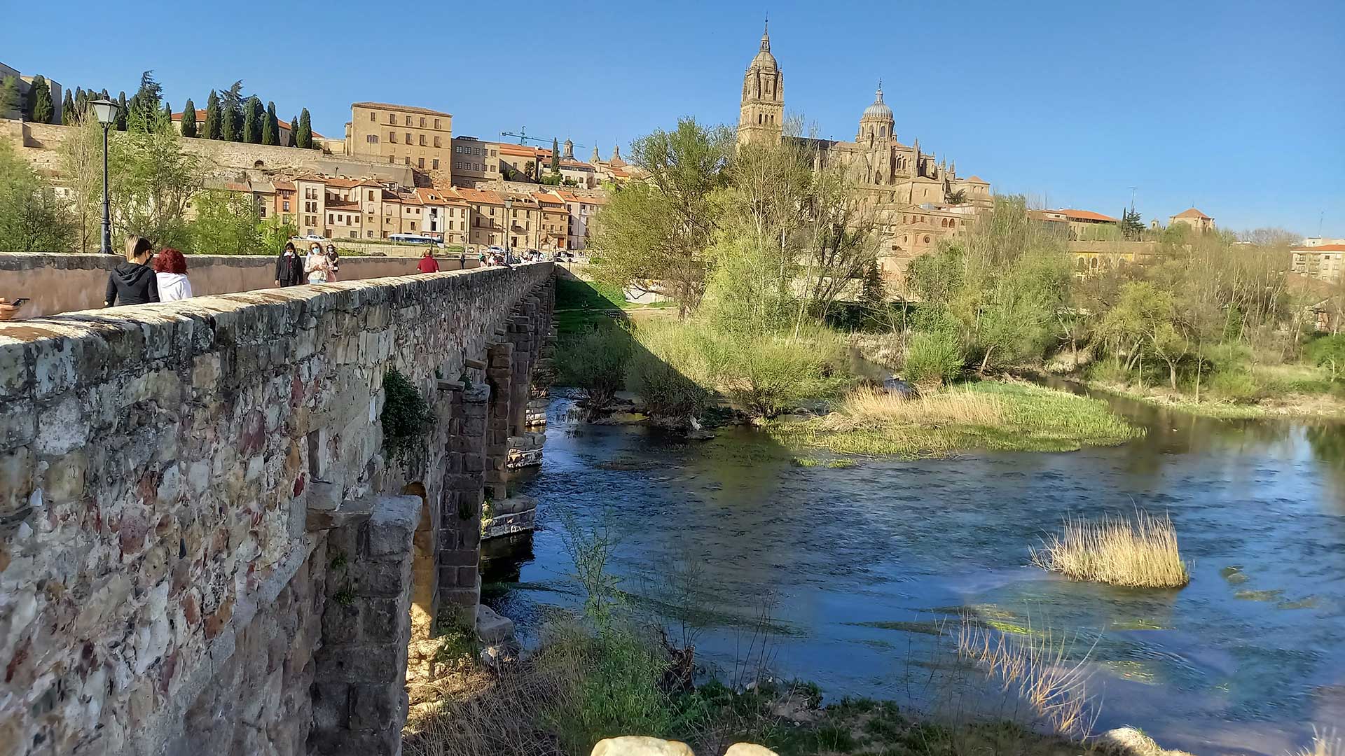 Salamanca látkép a római hídról