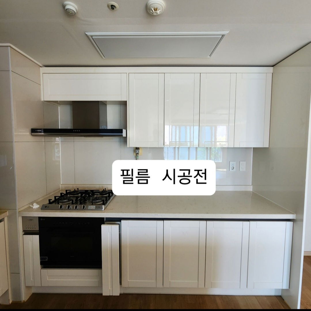 주방씽크대, 붙박이장, 신발장, 화장대, 서랍장, 복도 외벽 전체