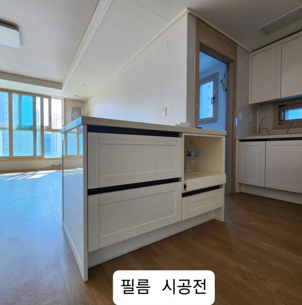 주방씽크대, 붙박이장, 신발장, 화장대, 서랍장, 복도 외벽 전체