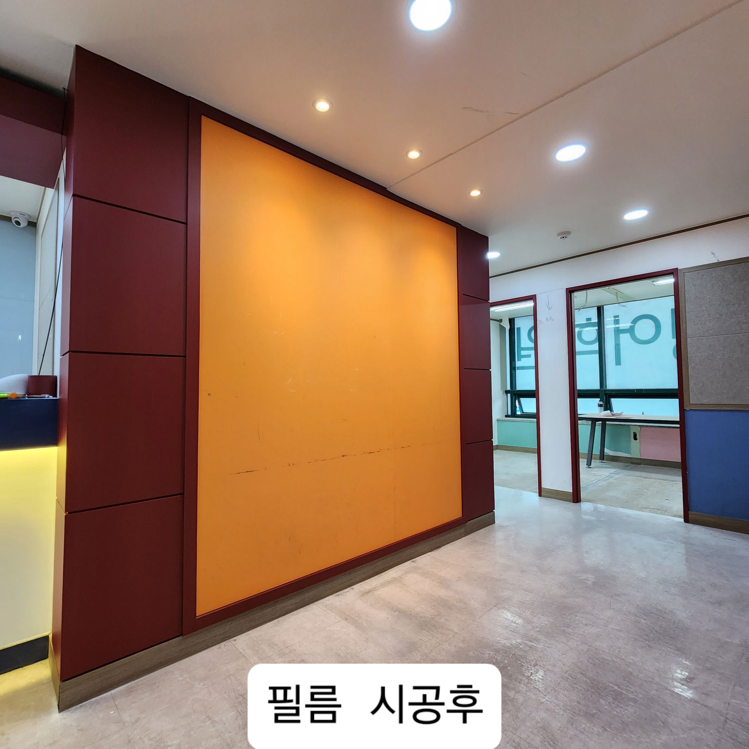 학원 현관 입구, 인포데스크, 서랍장, 강의실(문틀/문짝) 외벽 몰딩, 칠판, 조명 등