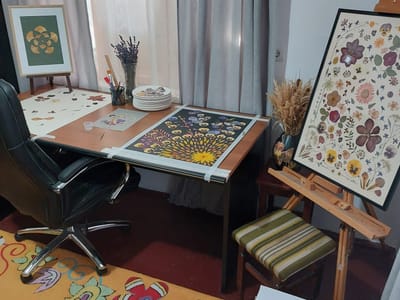 "INEDIT. Face artă din florile plantate în grădină. Slătinenii sunt așteptați la un atelier creativ"