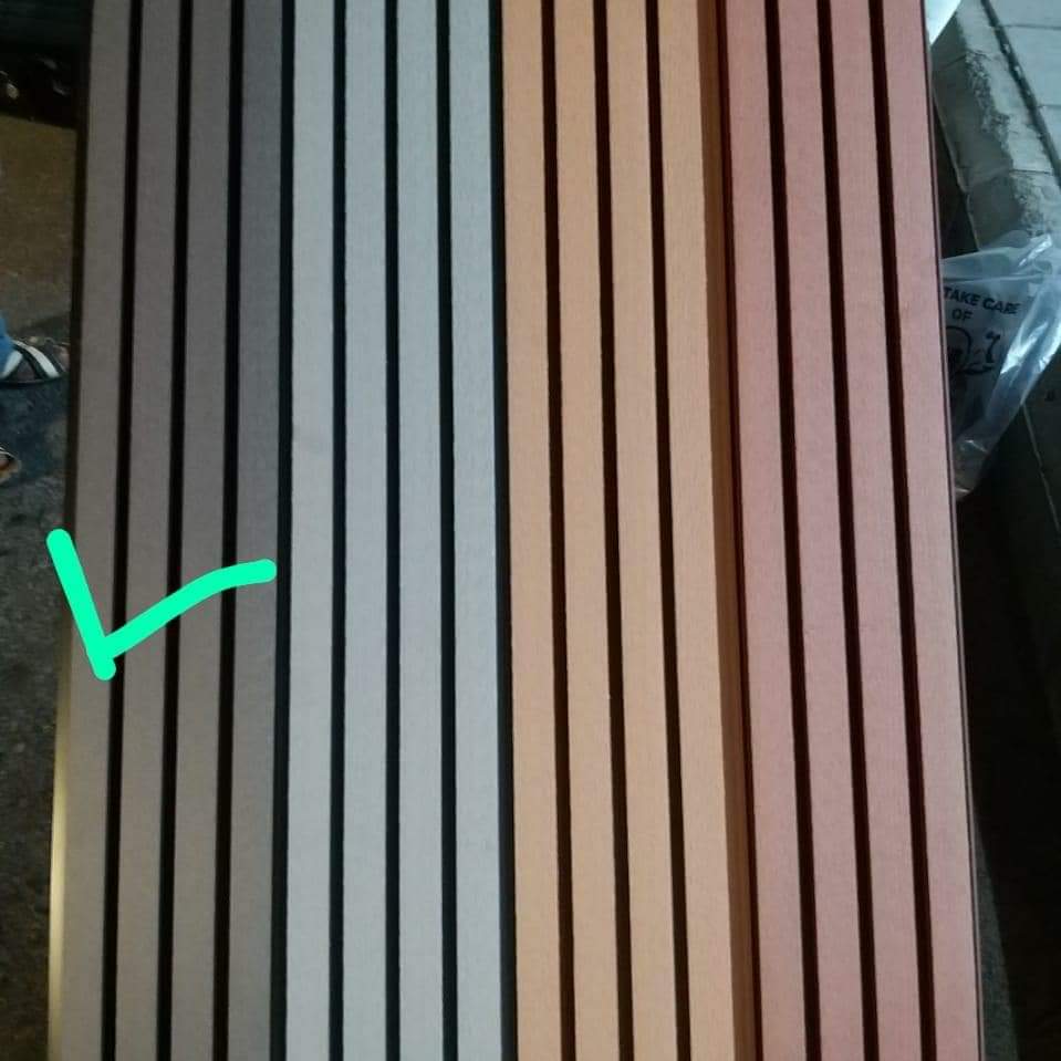يوجد لدينا جميع انواع الخشب الباركيه pvc