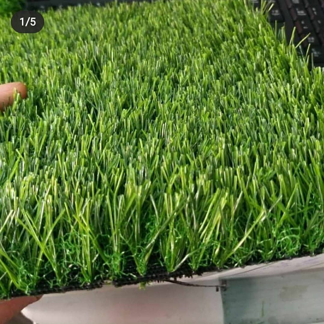 يوجد لدينا جميع انواع العشب الصناعي 3D