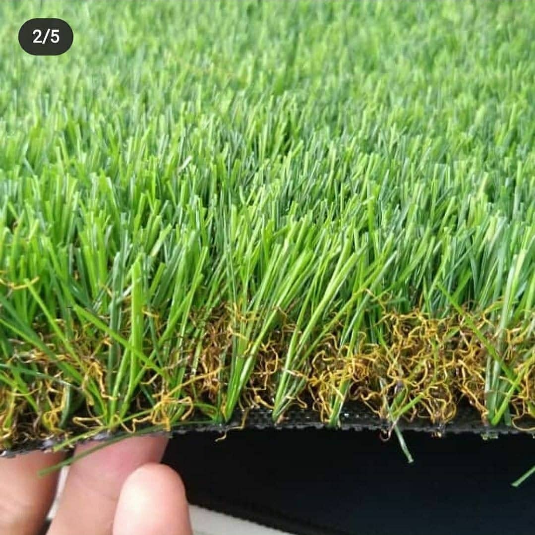 يوجد لدينا جميع انواع العشب الصناعي 3D