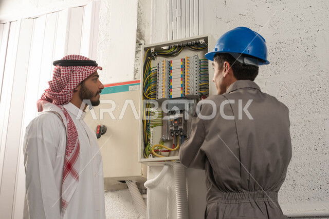 معلم كهربائي بجده