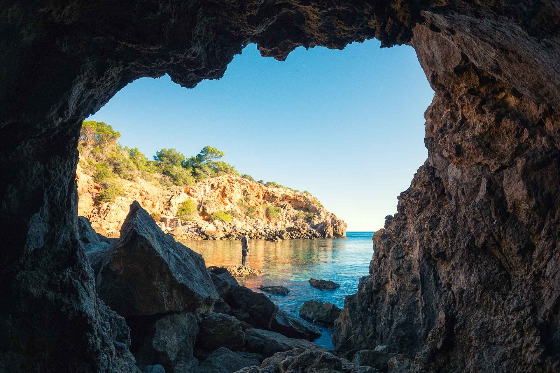 THE STRUGGLE BETWEEN THE WAVES AND THE DESERT