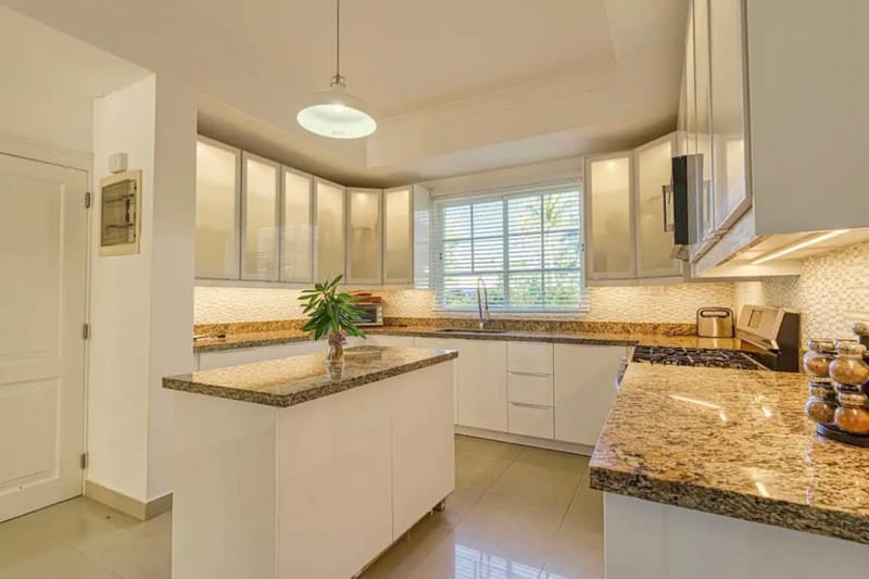 VILLA  EN TORTUGA BAY DE  CUATRO (4) HABITACIONES