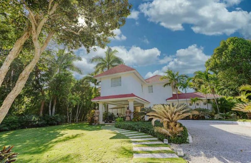 VILLA  EN TORTUGA BAY DE  CUATRO (4) HABITACIONES