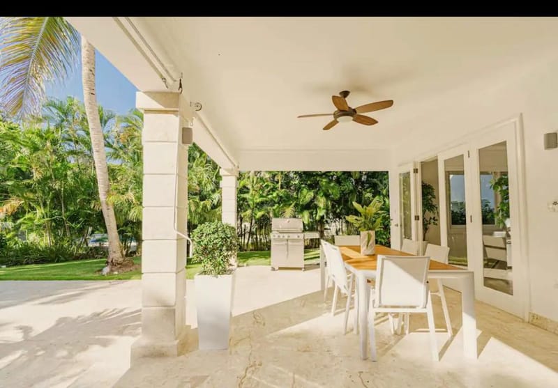 VILLA  EN TORTUGA BAY DE  CUATRO (4) HABITACIONES