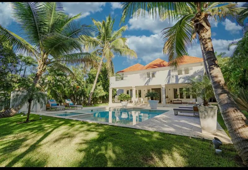 VILLA  EN TORTUGA BAY DE  CUATRO (4) HABITACIONES