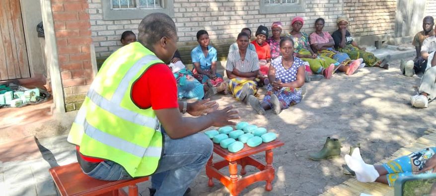 PIC YAKHUTIRA NDI KATUNDU WOPANGIDWA NDI MAGULU A ANTHU  AULUMALI