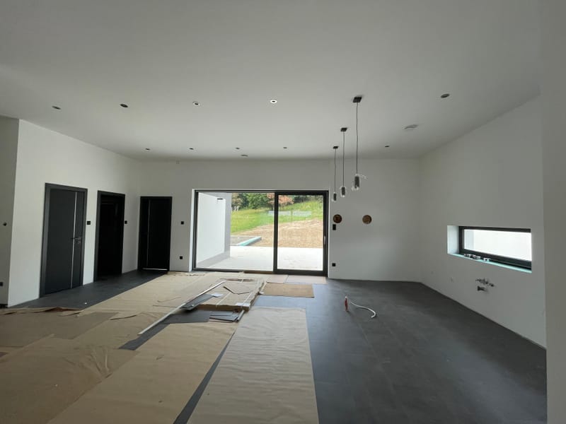 ÉPÍTKEZÉS KÖZBEN