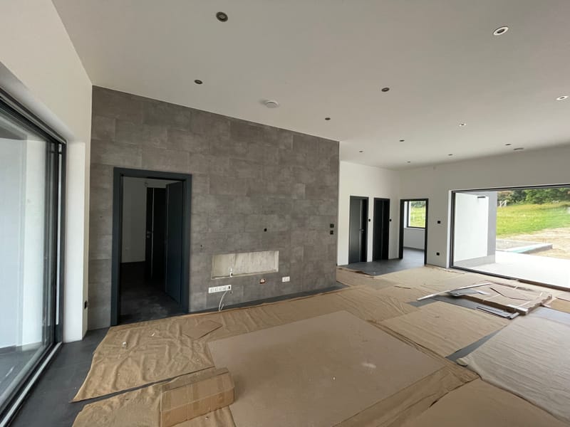 ÉPÍTKEZÉS KÖZBEN