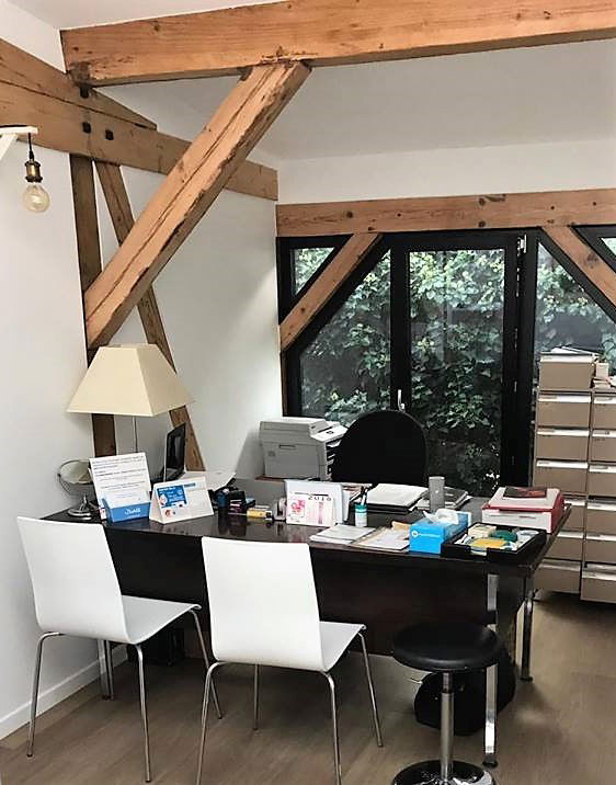 Réalisation d'un ensemble de 10 cabinets médicaux dans un bâtiment des années 40