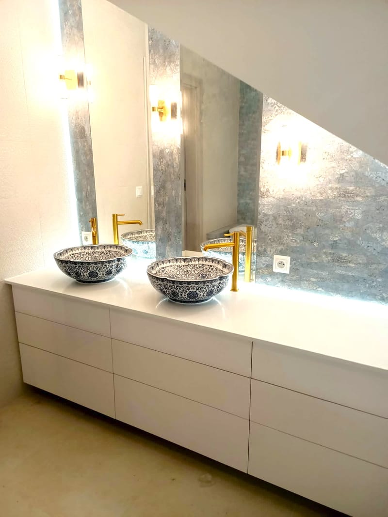 CRÉATION SUR-MESURE D'ESCALIERS, PLACARDS, MEUBLES, FAUX-PLAFONDS, PORTES...