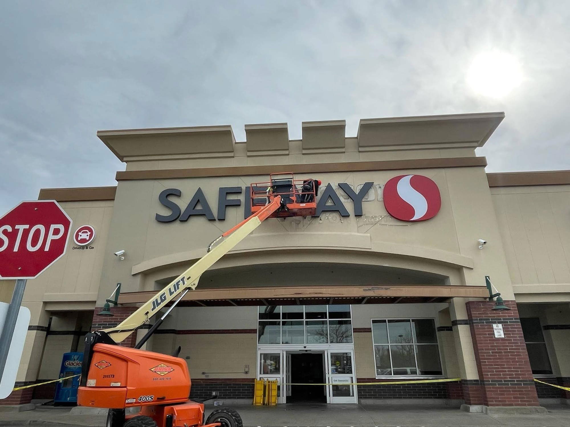 Repainting Old Albertsons: Transformation