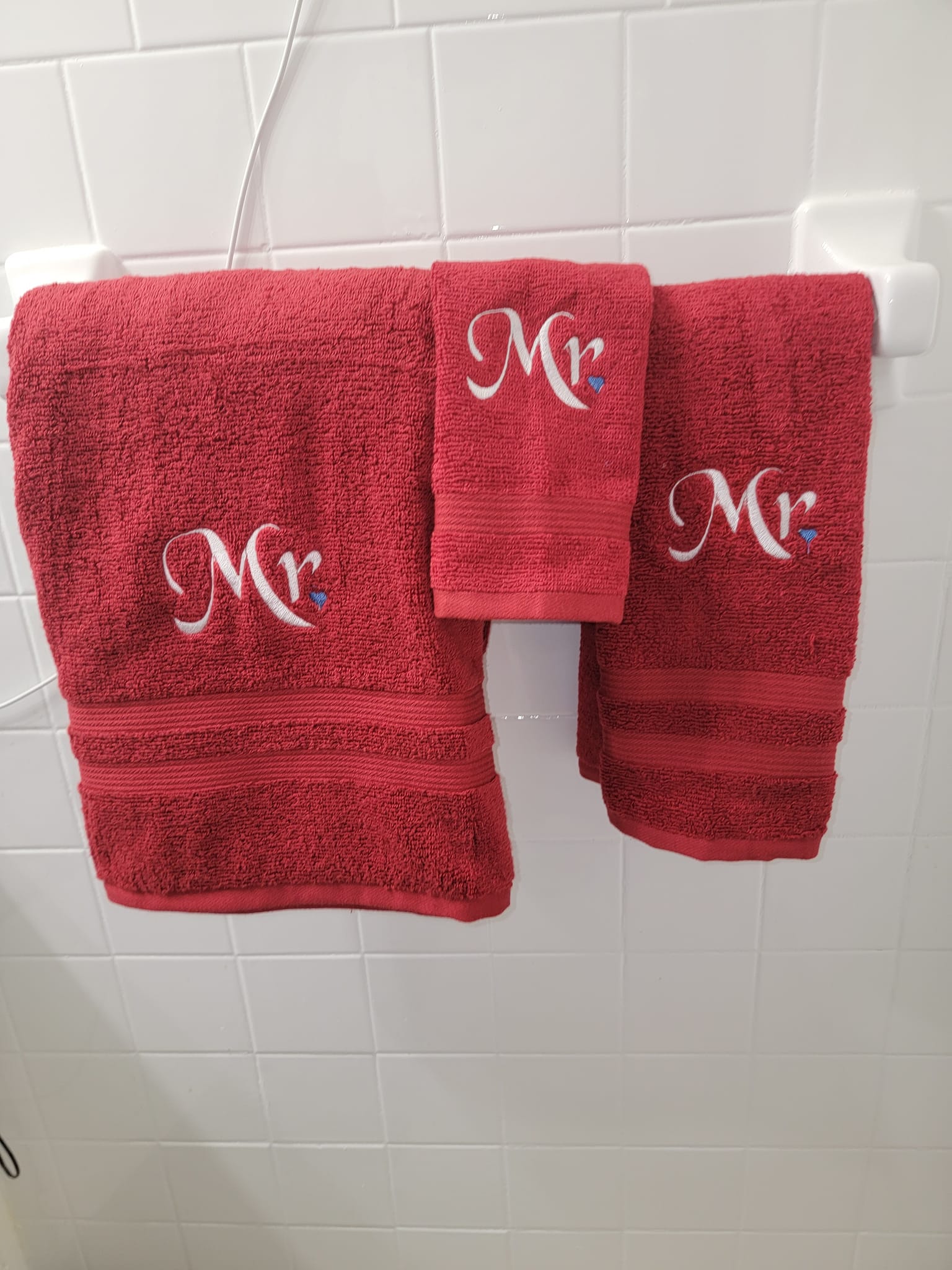 EMBROIDERED TOWEL SET