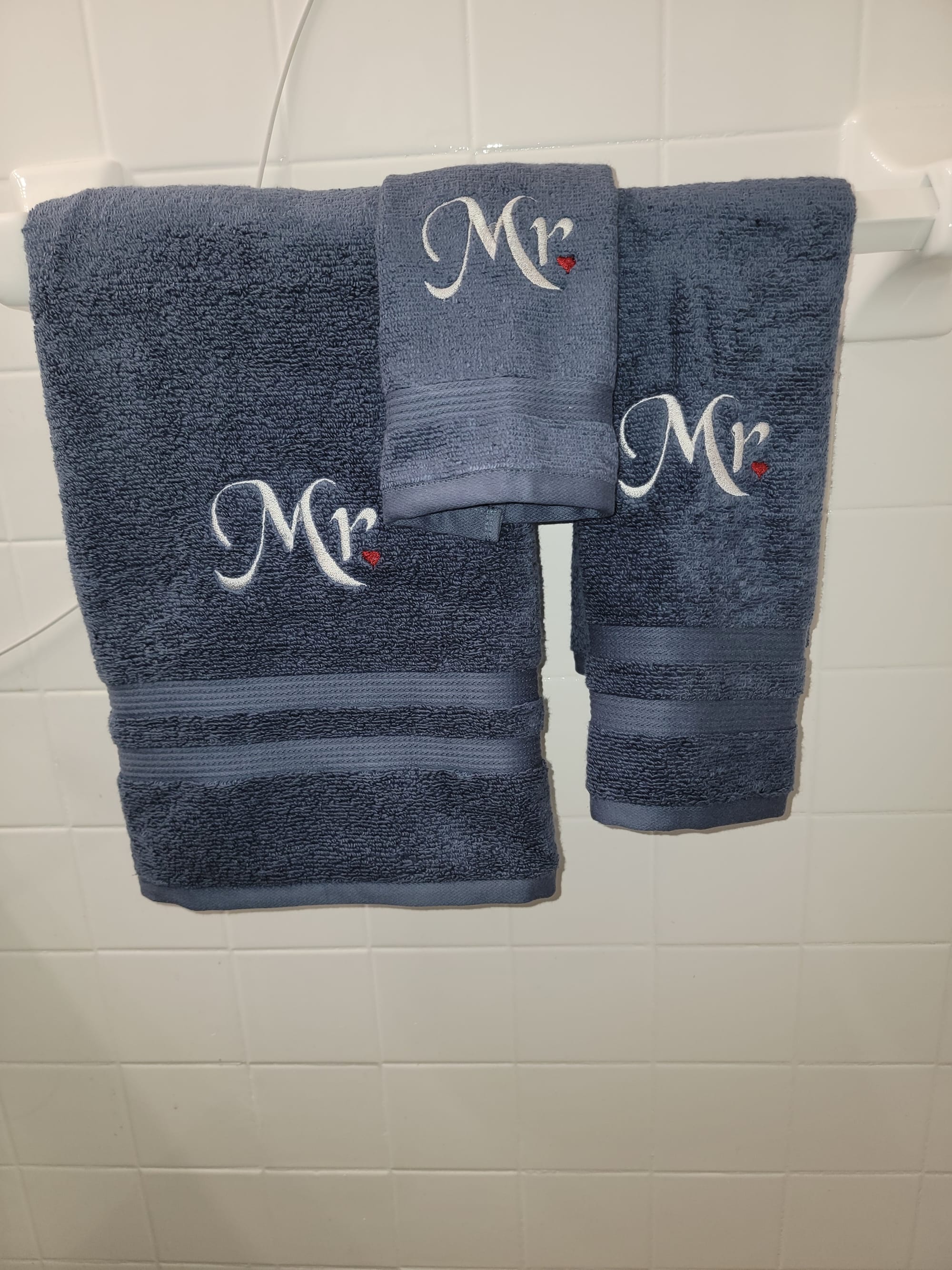 EMBROIDERED TOWEL SET