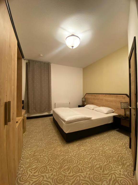 DOUBLE ROOM 1 ADULT     75€