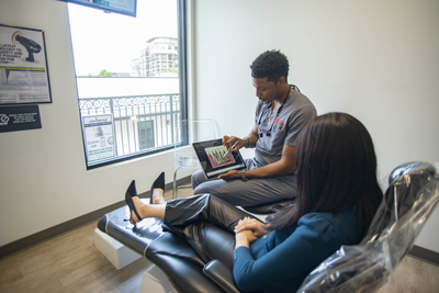 ¿Qué Esperar De Su Especialista En Implantes Dentales?