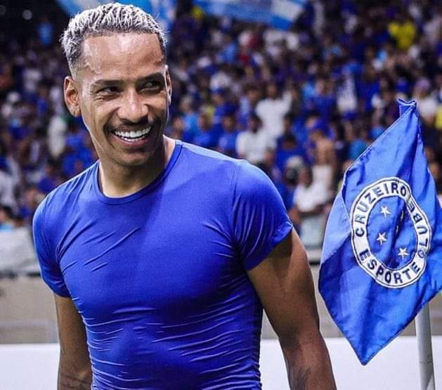 الهلال يطلق سراح لاعبه البرازيلي