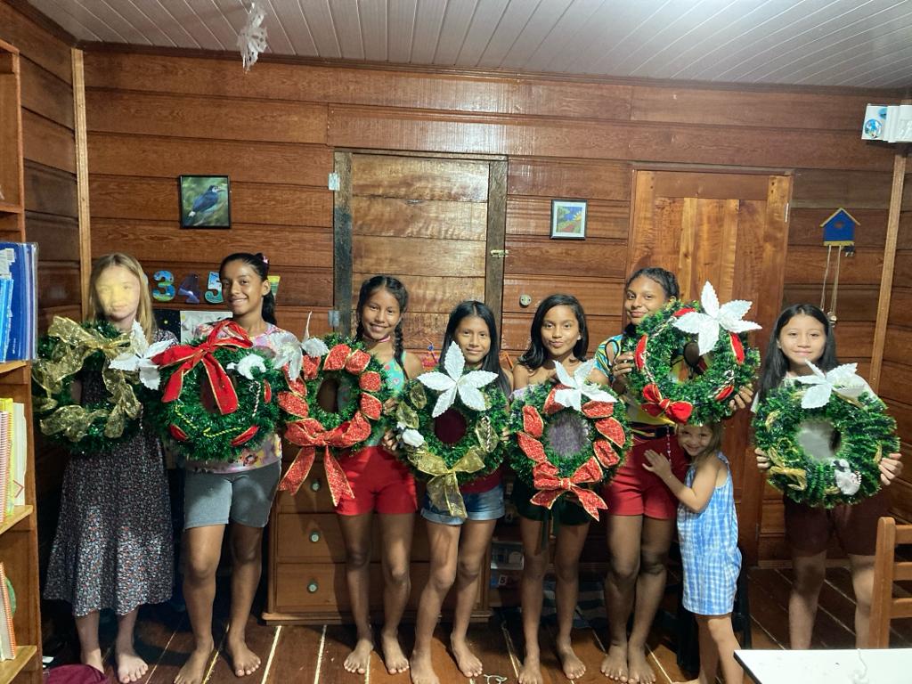 Making Christmas wreaths with the girls