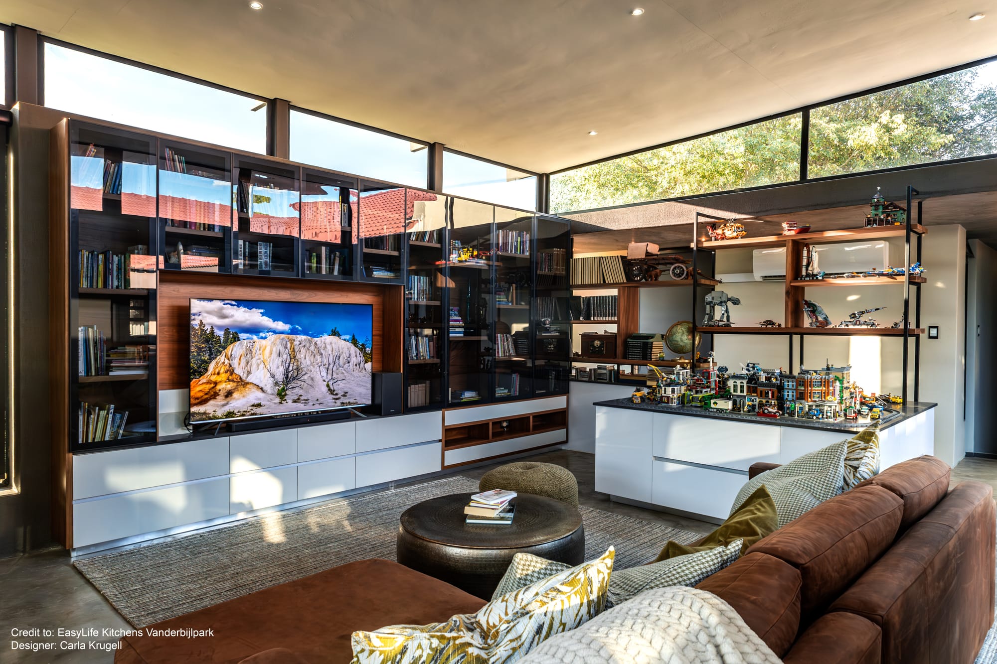 Van Deb Berg - Entertainment Area