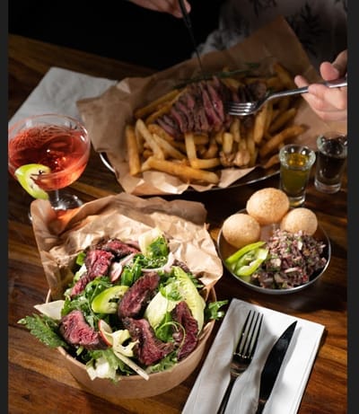 פריז טקסס, גבעתיים: ההמבורגר הכי טוב בעיר קם מהאש, והביא חברים  בלי להתבכיין, בלי להתלונן, בלי להתייאש, עם הסטייק הכי מפתיע (והכי משתלם) שאכלנו לאחרונה